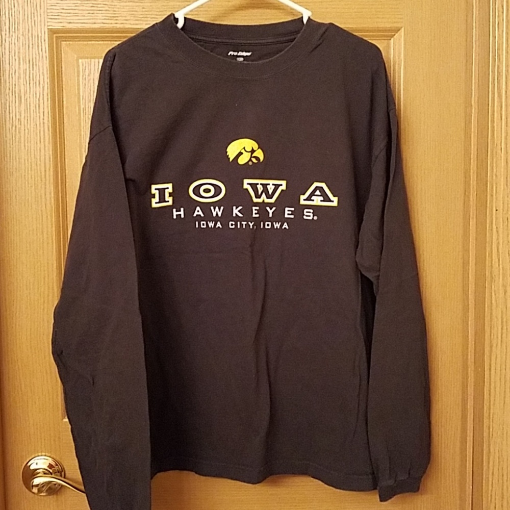 Mens XL Iowa Hawkeyes Shirt